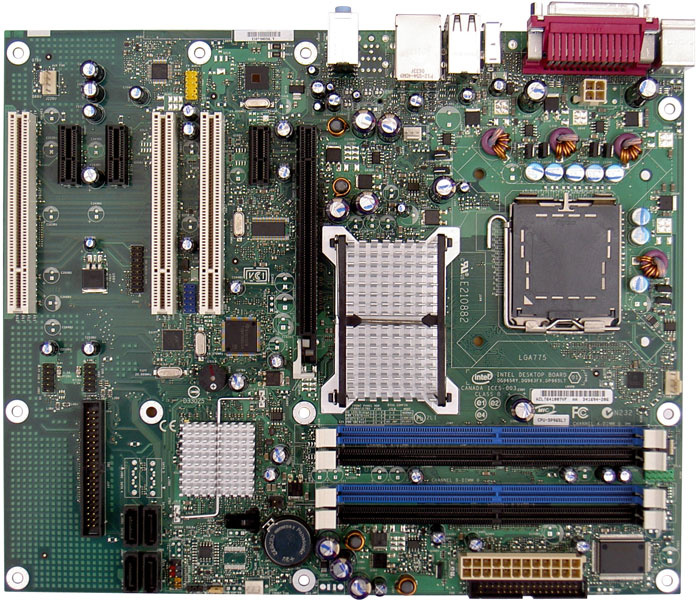 Desktop computer expansion slots