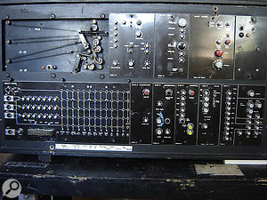 Irmin Schmidt's Alpha 77 effects unit. Irmin Schmidt's Alpha 77 effects unit.