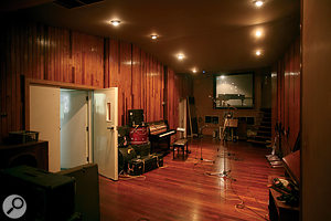 The large live area at Konk still has its original wood panelling. The large live area at Konk still has its original wood panelling.