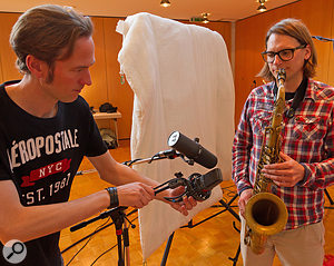 Although the sax ‘peer-array’ mic (an AKG C414 B-XLS) and the alternative spot mic (a Shure SM7B) were positioned very close together, the former’s omni polar pattern delivered a significantly more natural sound — albeit at the expense of more spill and room ambience. Although the sax ‘peer-array’ mic (an AKG C414 B-XLS) and the alternative spot mic (a Shure SM7B) were positioned very close together, the former’s omni polar pattern delivered a significantly more natural sound — albeit at the expense of more spill and room ambience.