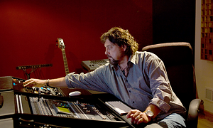 <strong>Alan Parsons mixing: </strong>Alan Parsons: acclaimed sound engineer, record producer and musician.