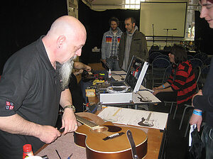 SOS Guitar Technology Forum moderator Andy Rockett helps Expo visitor