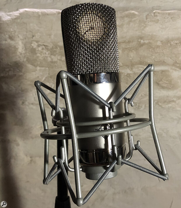 Gauge ECM-47 microphone.