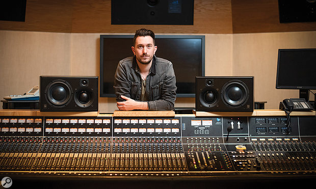 Jason Elliott mixed Ellie Goulding's version of the Joni Mitchell Christmas classic 'River'.