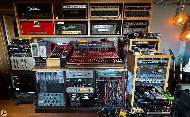 John Shanks’ full‑fat guitar tracking rig is a no‑holds‑barred affair, with multiple amp heads, remote cabinet switching and some seriously tasty outboard.