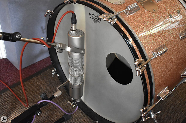 Spot the difference: the UT FET 47 is placed up against a kick drum, alongside a Neumann U47 FET reissue.