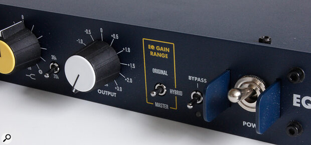 The Gain Range switch lets you toggle between settings that might be better suited for tracking and processing individual sources, or for mastering and bus‑processing work.