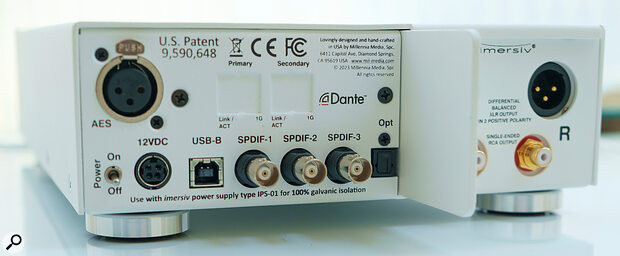 The D‑1 caters for 32 to 384 kHz digital input signals with any fixed‑point word length up to 32 bits, over USB and S/PDIF, both coaxial (BNC) and optical (Toslink). DSD playback is also supported, but the signal is converted internally.