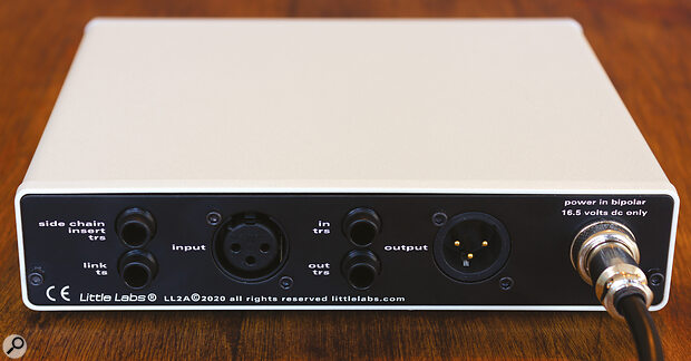 The LL2A uses an external PSU, which fastens firmly to the main unit via a screw connector.