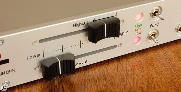 The two filters, which can either be used on their own, or to shape the compressor’s control signal, each have a fader and a switch to focus the fader’s range in a specific part of the frequency spectrum.