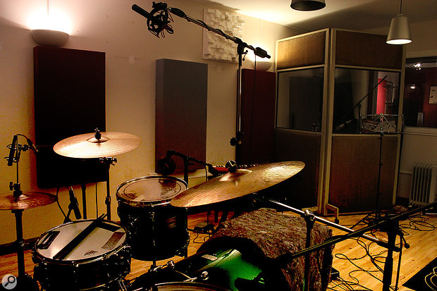 To hasten setup, a tried-and-trusted stereo ribbon mic was used as a drum overhead — it’s quicker to rig than two mono mics and is guaranteed to give a phase-coherent stereo image. Meanwhile, the kick was miked inside and out, and sheltered from cymbal spill by a  packing-blanket tunnel.