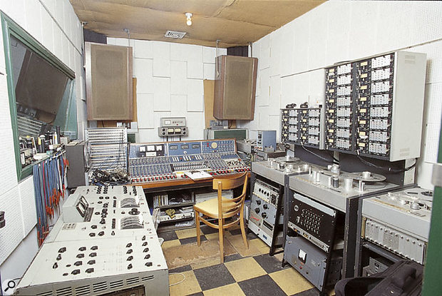 The Toe Rag control room. On the right are Liam Watson's three Studer tape recorders, with the Lockwood speakers on the rear wall. 