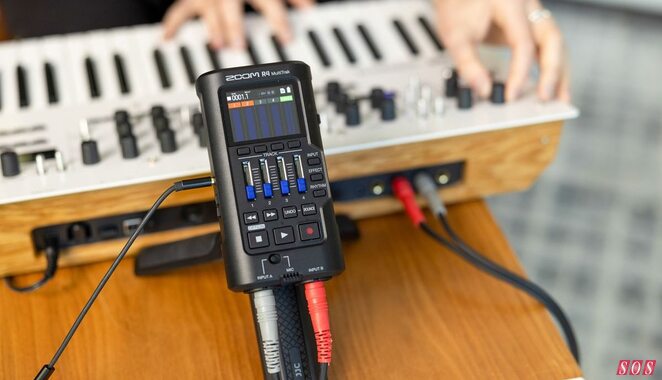 Zoom R4 MuliTrak portable multitrack 32-bit floating point recorder 