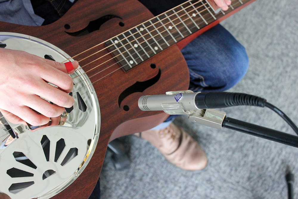 recording resonator guitar