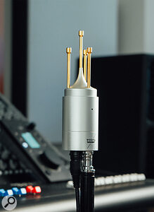 Using a four-capsule, tetrahedral array, the Trinnov calibration microphone can gather all the information necessary to analyse a 3D space in a single automated process. Using a four-capsule, tetrahedral array, the Trinnov calibration microphone can gather all the information necessary to analyse a 3D space in a single automated process.