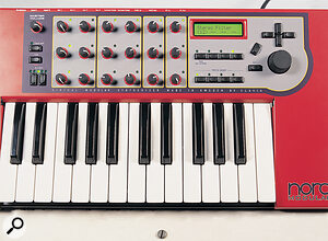 The Nord Modular's hardware front panel, with its 18 freely assignable knobs. The four Patch Group buttons for selecting the Slots are at the bottom right.