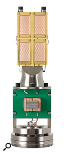 The unusual arrangement of four rectangular diaphragms negates the resonances inherent in large round diaphragms, and yields a  remarkably low self-noise figure of 6dB SPL.