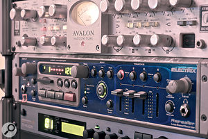 Imogen Heap's portable vocal recording chain, headed up by an Avalon VT737 input channel and also featuring an Electrix Repeater delay and a second TC‑Helicon Voiceworks Plus.