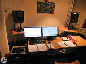 The makeshift 'control room', with Philip Hobbs' own prototype Linn monitor speakers at rear. 