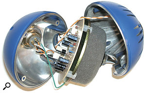 
						The internal construction of the BLUE Ball — the sensitive side of the moving-coil capsule can be seen just protruding past the layer of foam.