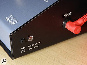 Both the input and the output of the FuzzBillion can be set for use with instrument‑ or line‑level gear.