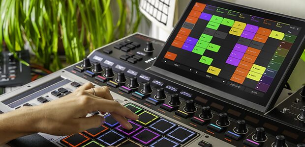 Akai MPC XL standalone beatmaking music production station