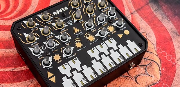 Animal Factory Amps Asura compact wavetable synthesizer