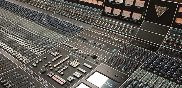 API Vision Plus large-format analogue in-line console