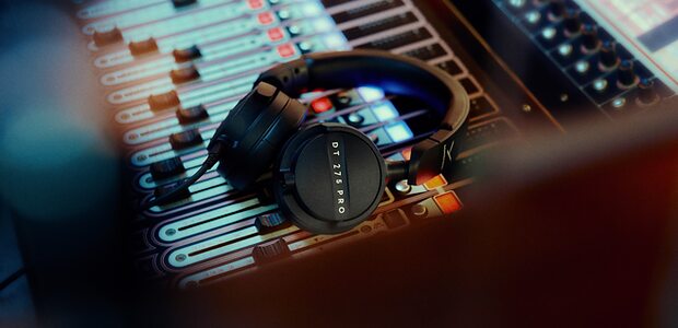 beyerdynamic DT 275 Pro cloased-back headphones
