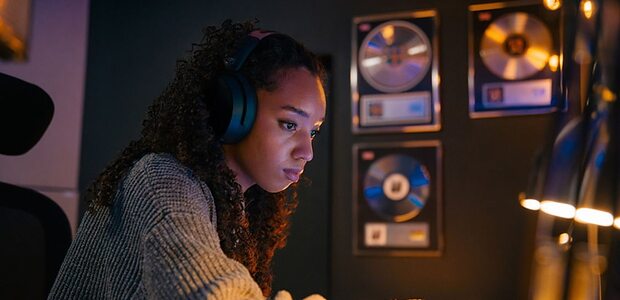 Sennheiser HD 480 Pro closed-back professional recording mixing studio headphones
