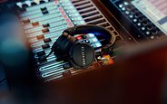 beyerdynamic DT 275 Pro cloased-back headphones