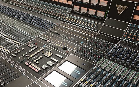 API Vision Plus large-format analogue in-line console