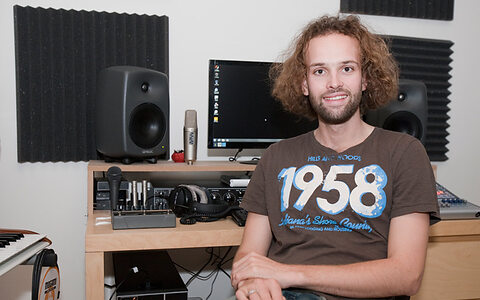 SOS Awards prize winner Darius Timmer in his newly kitted-out studio