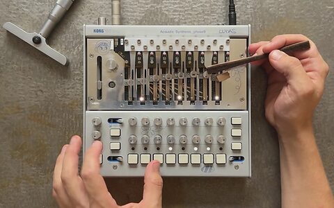 Korg Berlin phase8 acoustic synthesizer