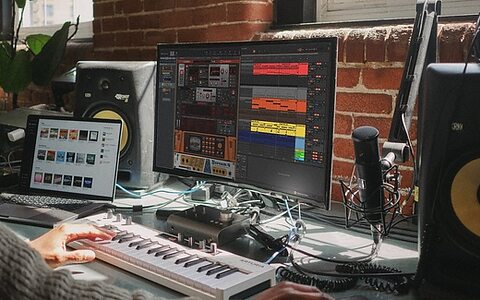 Reason Free VST3 AU AAX virtual instruments effects plug-ins