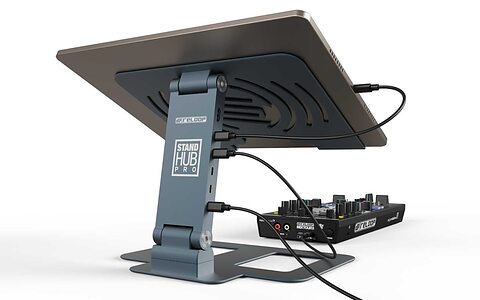 Reloop Stand Hub Pro built-in laptop USB-C Power Delivery