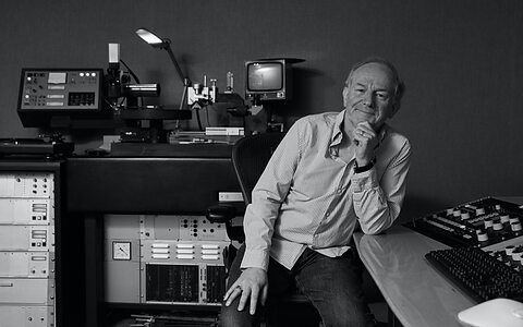 Barry Gint at Alchemy room 1 Barry Gint at Alchemy room 1