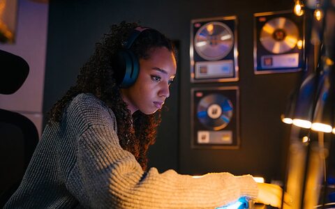 Sennheiser HD 480 Pro closed-back professional recording mixing studio headphones