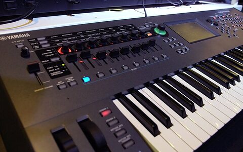 DwW-4x136Qs.jpg
